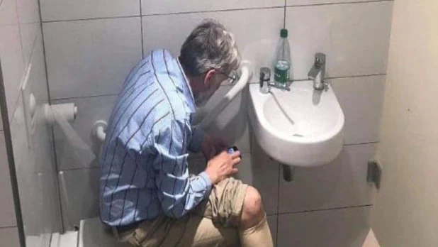 Igor Rausis caught cheating with chess engine in the toilet