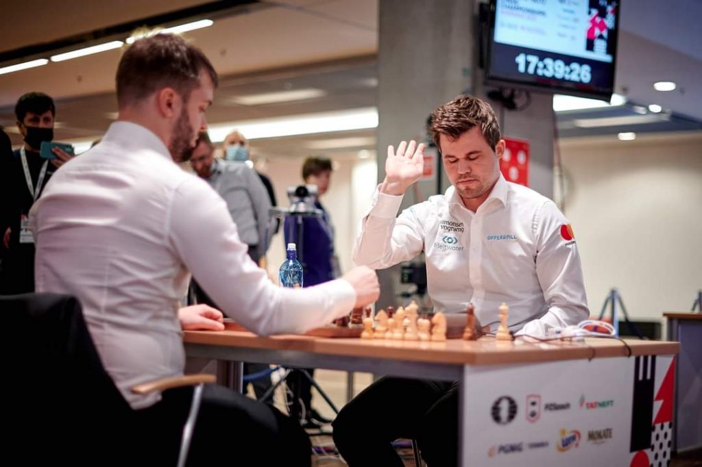 Magnus carlsen loses games in round one of World blitz chess championship 2021