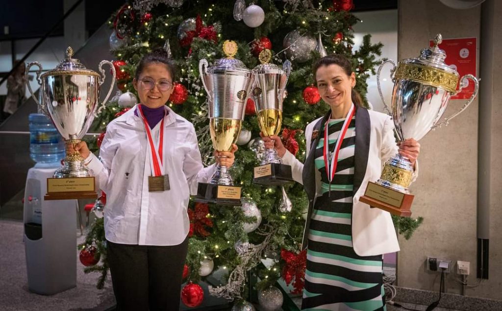 Smiling Champions! IM Bibisara Assaubayeva (L) and GM Alexandra Kosteniuk.