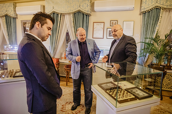 President of the Chess Federation of Russia, Andrey Filatov, and the Candidate of Historical Sciences, Dmitry Oleinikov, introduces Vladimir Potanin to the unique exhibits of the CFR Chess Museum.