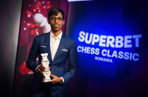 Praggnanandhaa holding his 2025 Romania Classic trophy