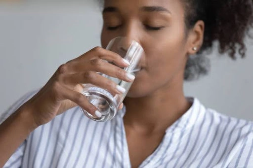 Handling Chess Losses: A Guide to Emotional Resilience 2 Woman drinking a glass of water
