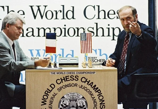 Bobby Fischer (right) during his 1992 rematch with Spassky (left)