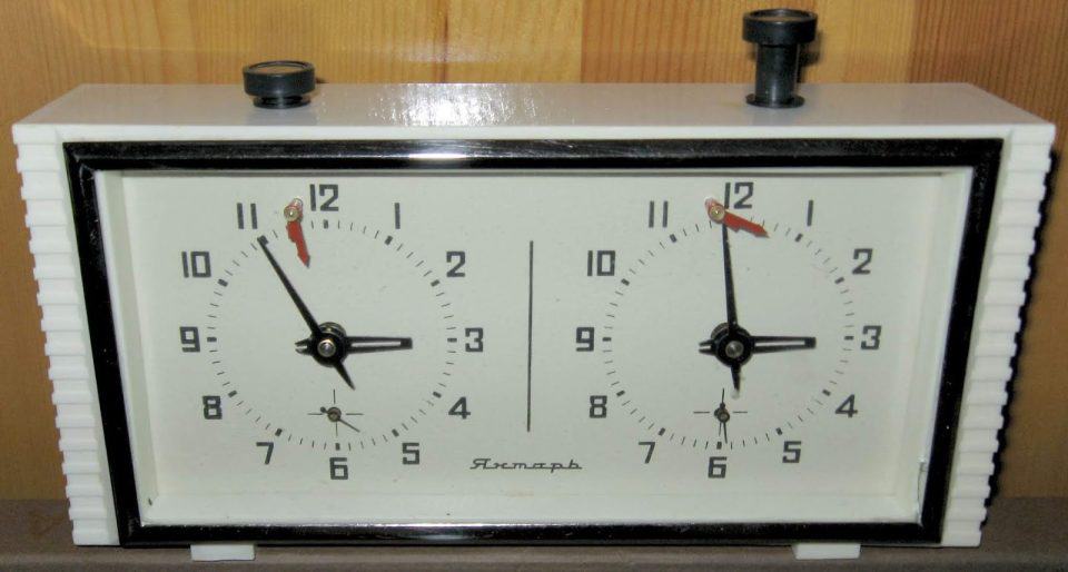 Analog chess clock